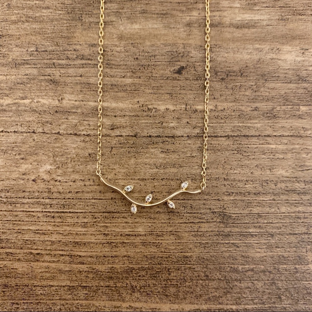 Dainty Gold Leaf Necklace